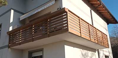 parapetti, poggioli in alluminio o PVC effetto finto legno
